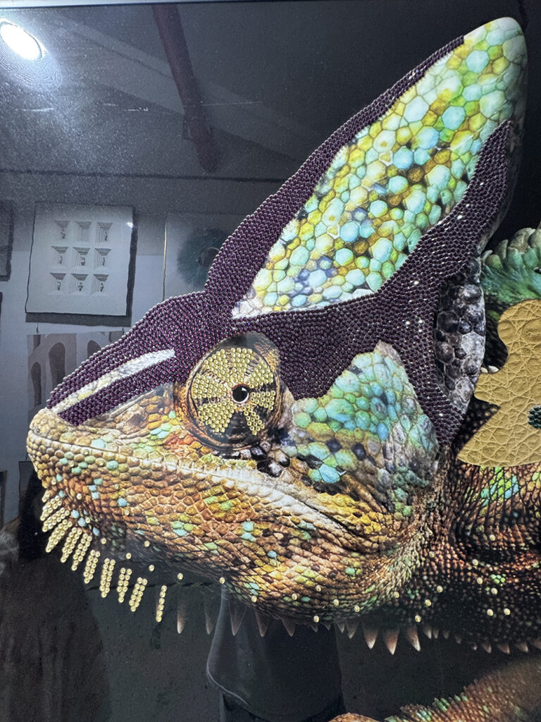Chameleon crystal wall art with purple rhinestone crest